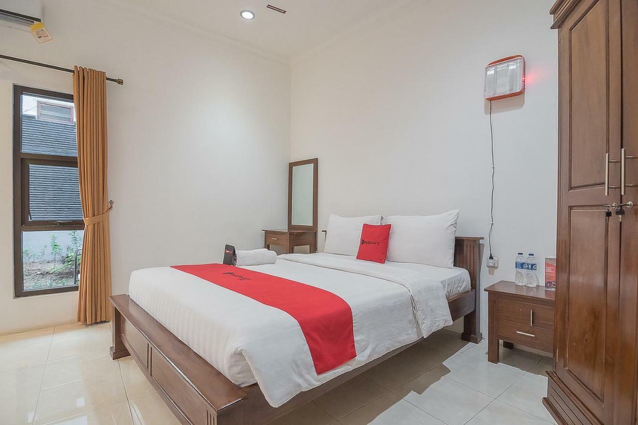 Hotel Reddoorz Near Jatinangor Town Square Exteriér fotografie