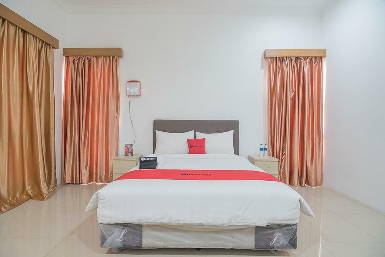 Hotel Reddoorz Near Jatinangor Town Square Exteriér fotografie